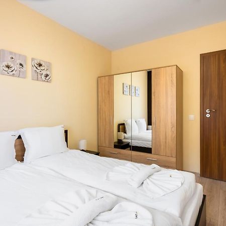 Апартаменты Nomad Haven: 1Bd Flat With Balcony & Desk София Экстерьер фото