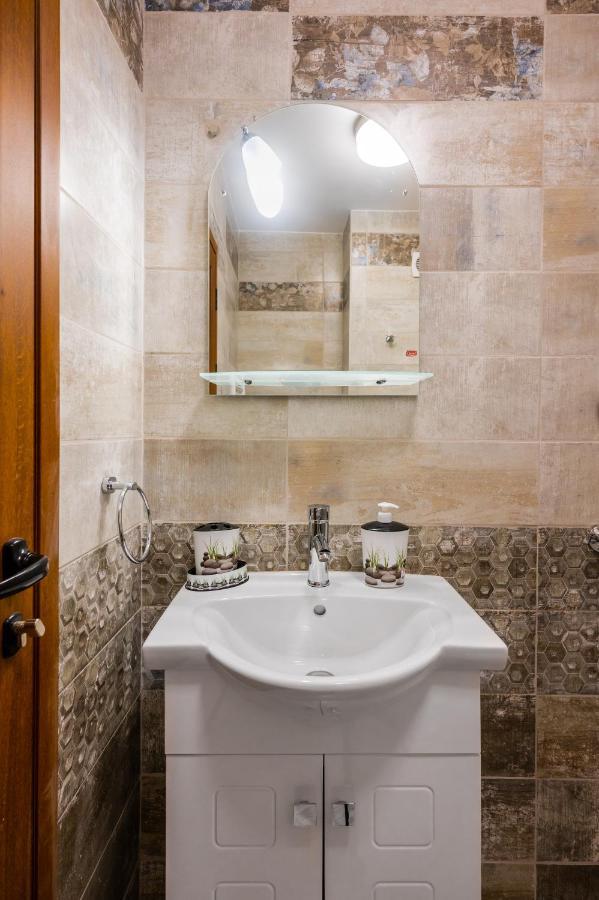 Апартаменты Nomad Haven: 1Bd Flat With Balcony & Desk София Экстерьер фото
